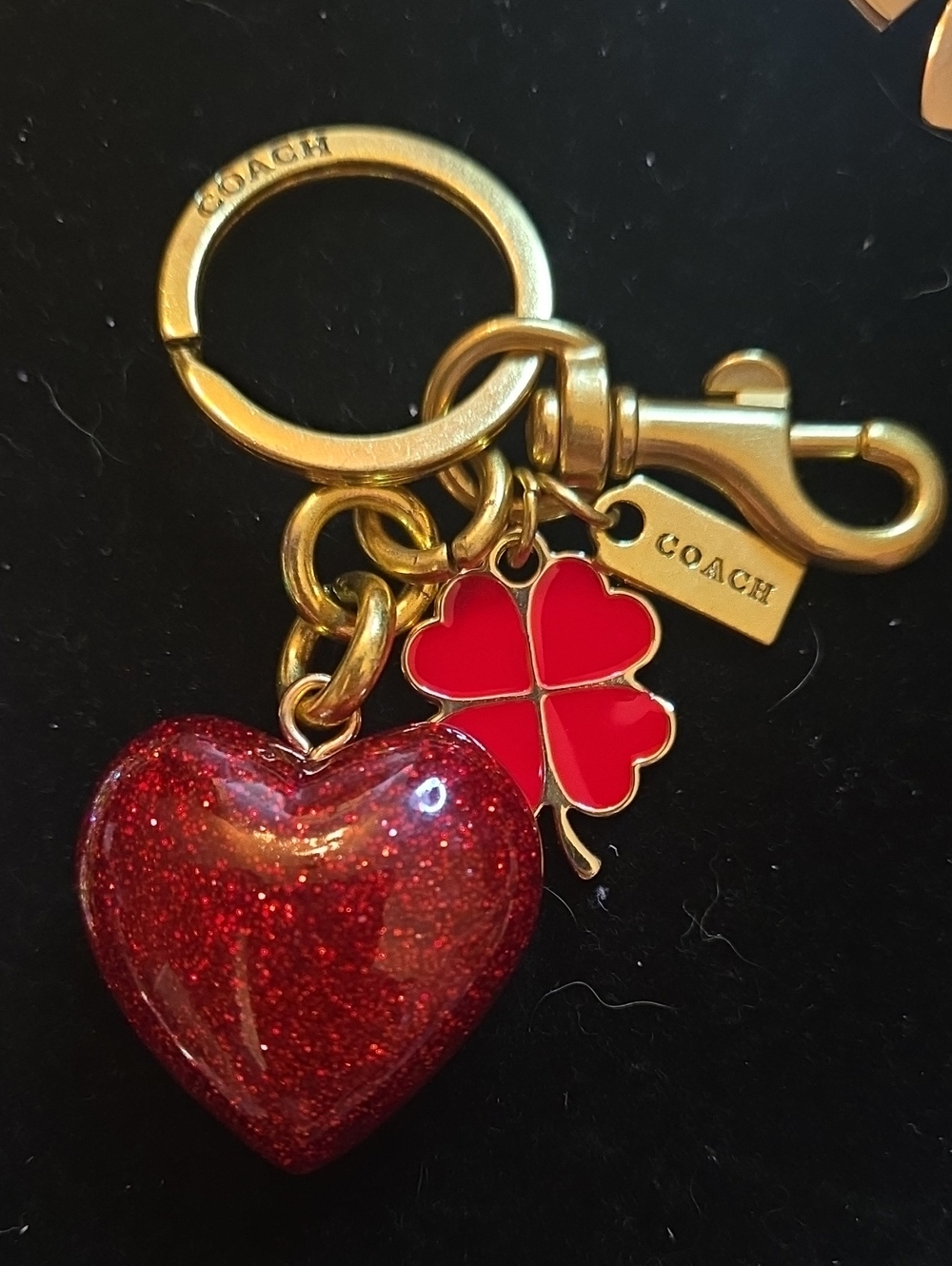 Beautiful Fashion Gold-Tone Red Glitter Heart & Red Clover Key Charm Key Chain